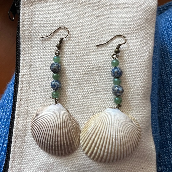 Hand made shell and bead earrings - Picture 1 of 2
